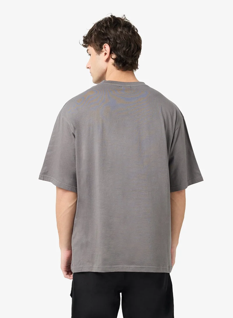 سفنتي فايف تيشيرتات بطباعة جرافيك مقاس عادي